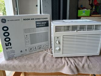 Small room air conditioner