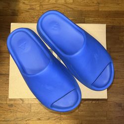 Azul Yeezy Slides