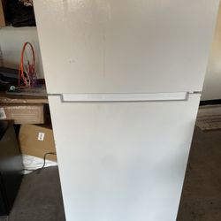 Vissani 14.2 Cu. Ft. Top Freezer Refrigerator In White, Garage Read 