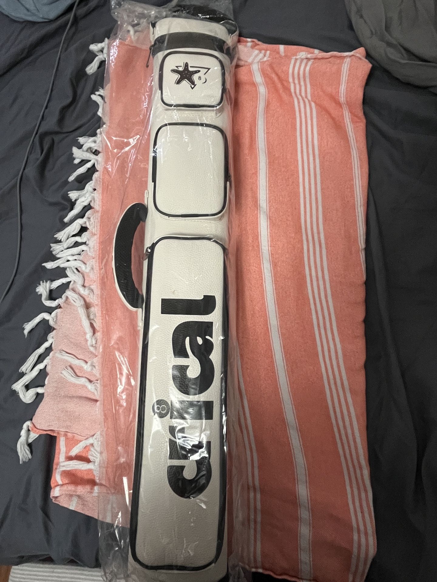 Crical 2x4 White Case, 3 Front Pockets