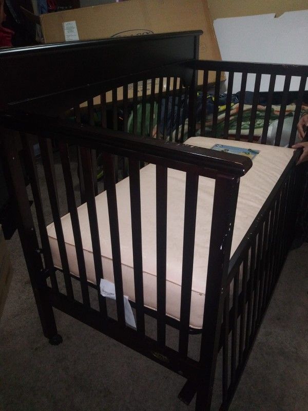 Graco Lauren Convertible Baby Crib (4in1)