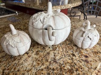 Mikasa Countryside Harvest Pumpkin serving, soup or punch bowl Tureen with ladle and two covered soup bowls