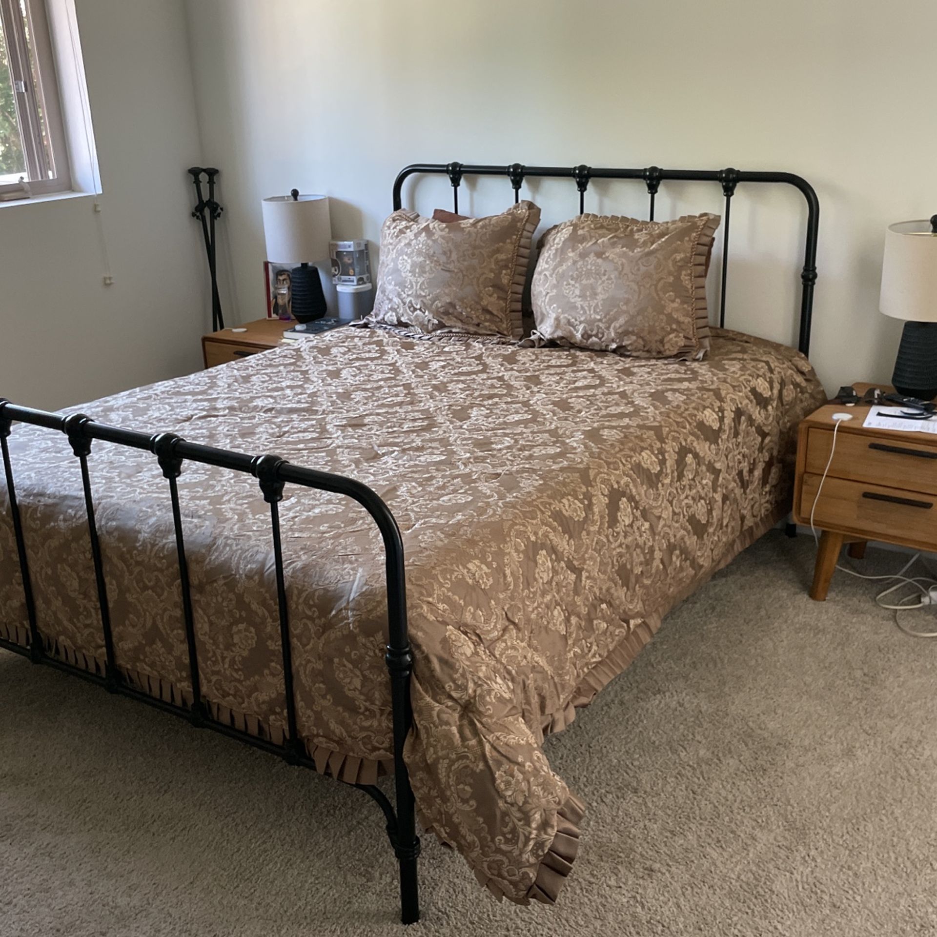 Dry Cleaned , Dillards Comforter And Two Pillow Cases