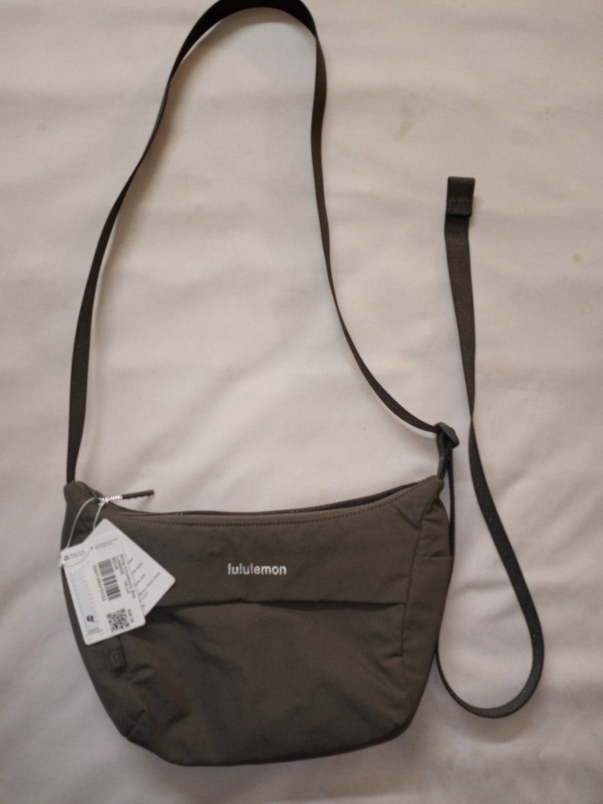 WATERFLY Crossbody Sling Backpack Sling Bag Travel Hiking Chest Bag Daypack  for Sale in Fairfax, VA - OfferUp