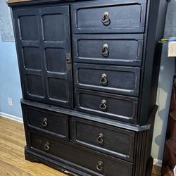 Huge Dresser 