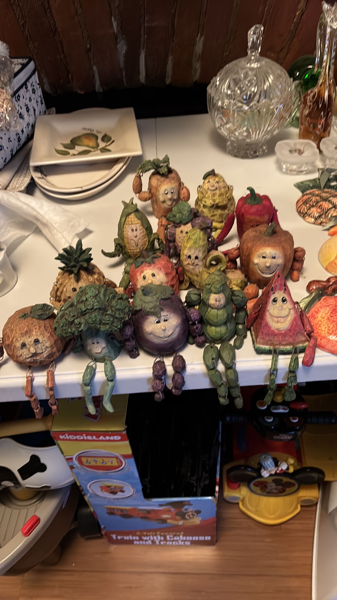 14 piece fruit & Vegetable cabinets sitters