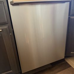 New Electrolux 24 In Front Dishwasher