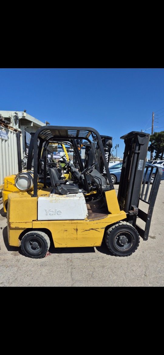 ** 4000lb All Terrain Forklift 3 Stage **