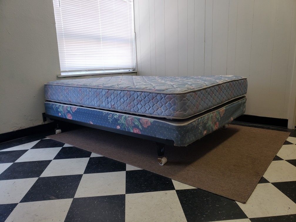 Full size set - can DELIVER almost anywhere for $20 extra - please see all photos and read everything 🙂