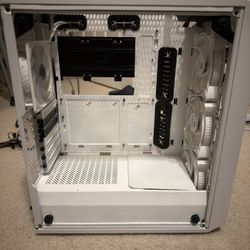 White Fractal Design Meshify C Computer Case with 4 Cooler Master Fans