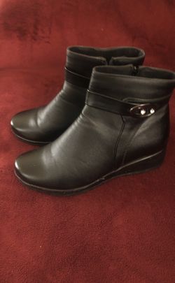 Black ankle boots size 7