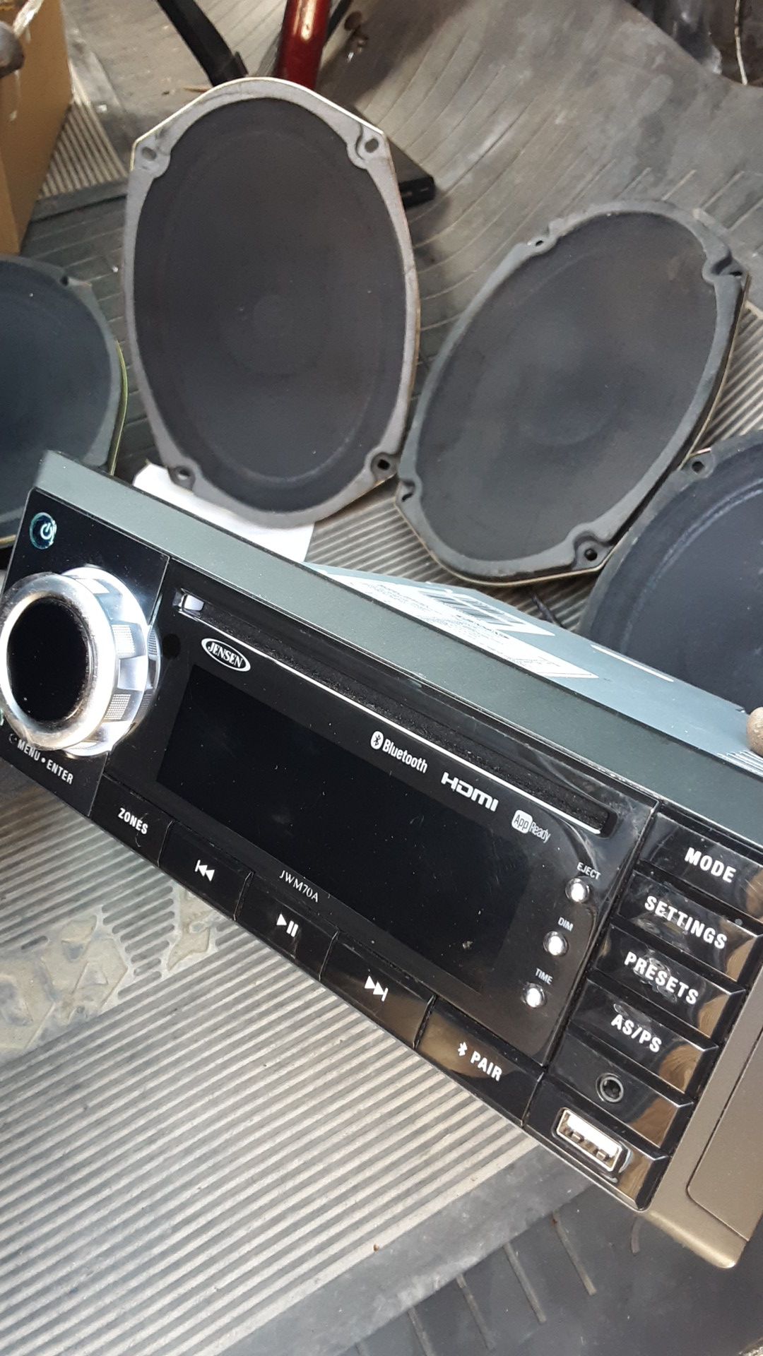 Jensen in dash 4 Boston acoustic 6×9's Bose amp and sub