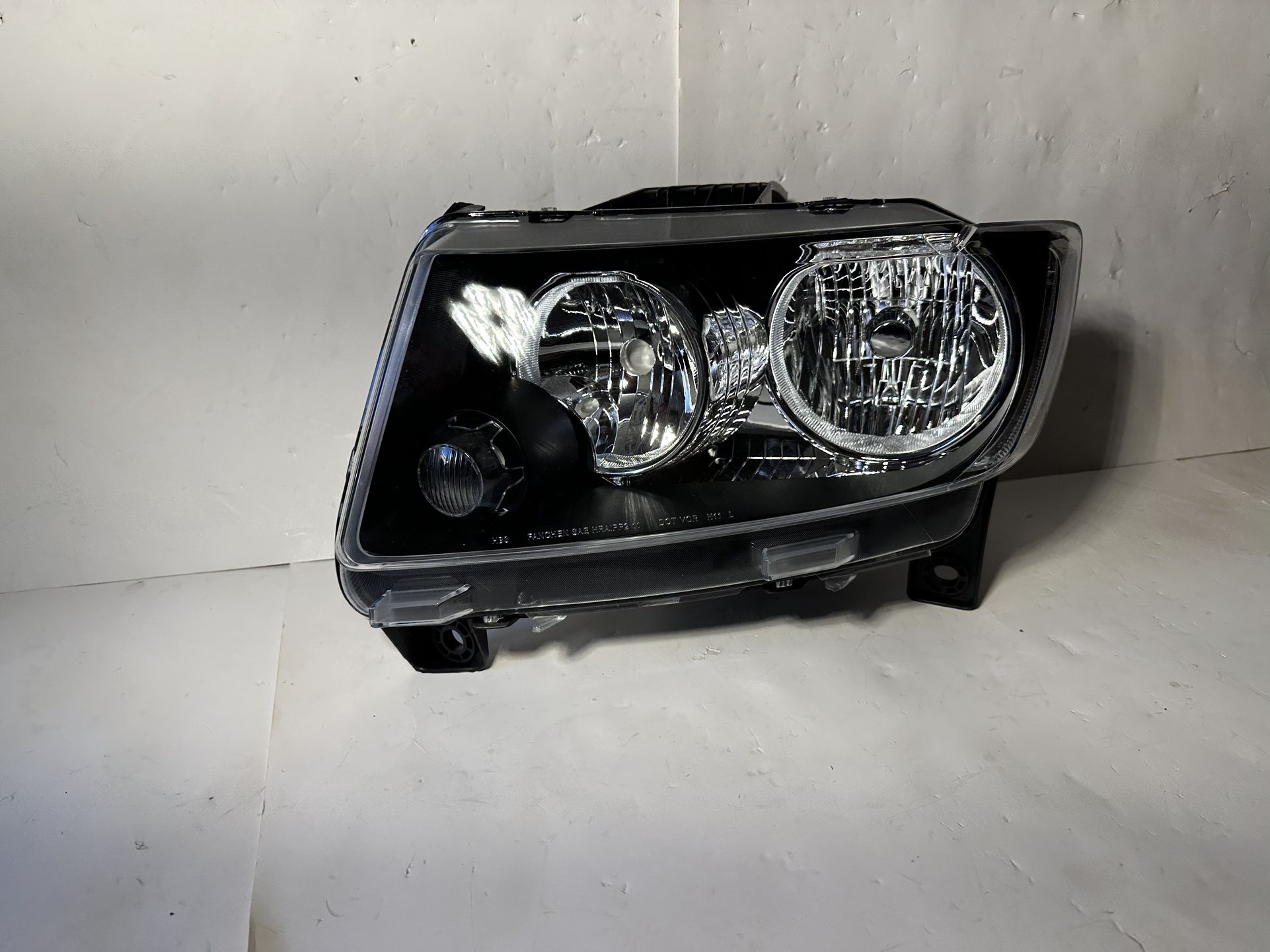 Jeep Grand Cherokee Headlight Year 2011-2013
