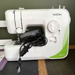 Sewing Machine with Quilt Extension Table & Accessories 