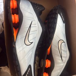 Nike Shox  R4 Size 8.5 