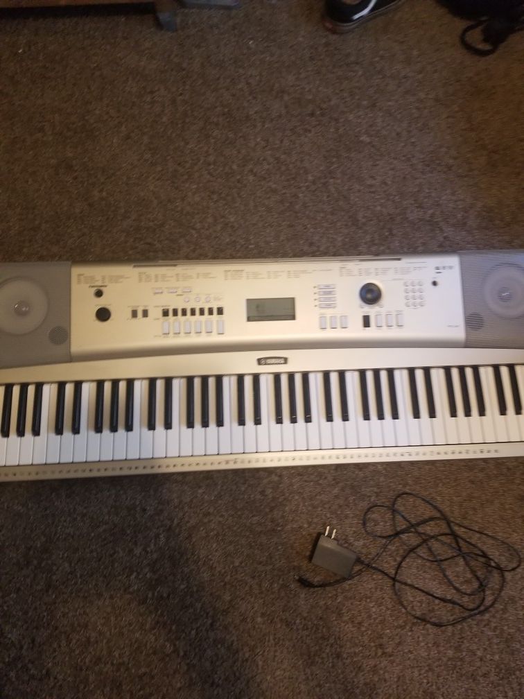 Yamaha YPG-235 Keyboard