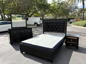Beautiful Bedroom Set Queen Size Solid Wood Black Color Like New