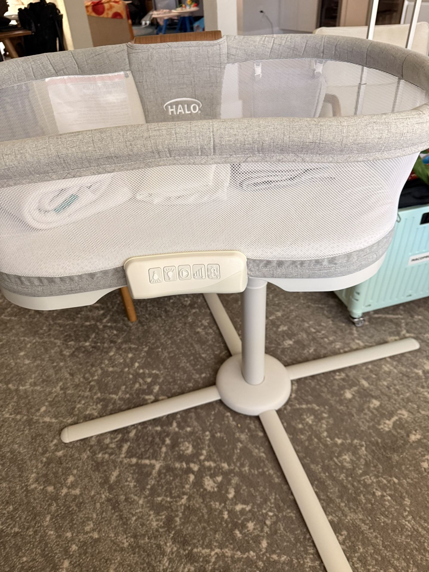Halo Swivel Bassinet