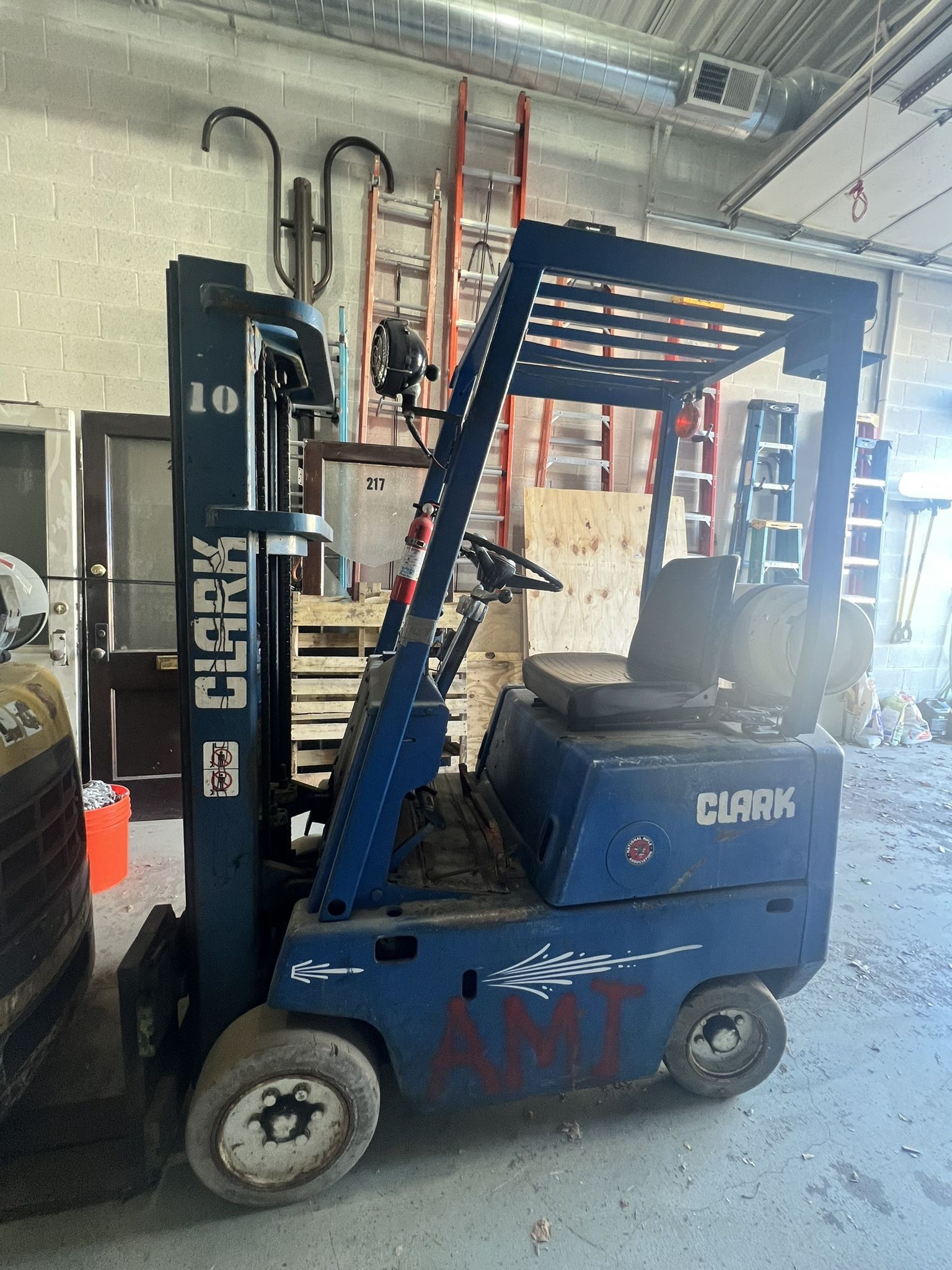 clark fork lift