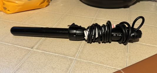 Nume Ceramic Curling Wand $25