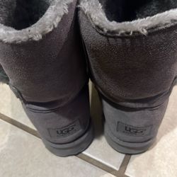 Ugg Boots Women’s Size 10 Winter Boots Size 9 Women  Benie Hats Purse Etc 