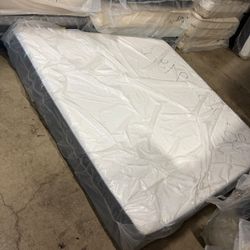 King Mattress Casper Display 