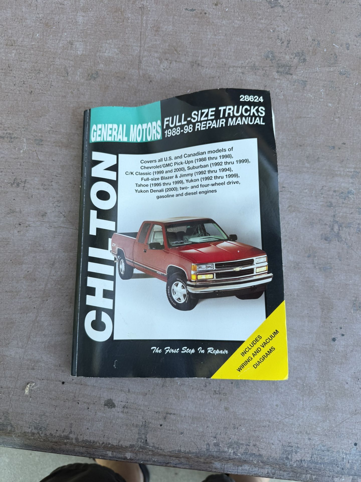 This is a Chilton repair manual for General Motors full-size trucks, specifically covering models from 1988 to 1998. Repair Manuel