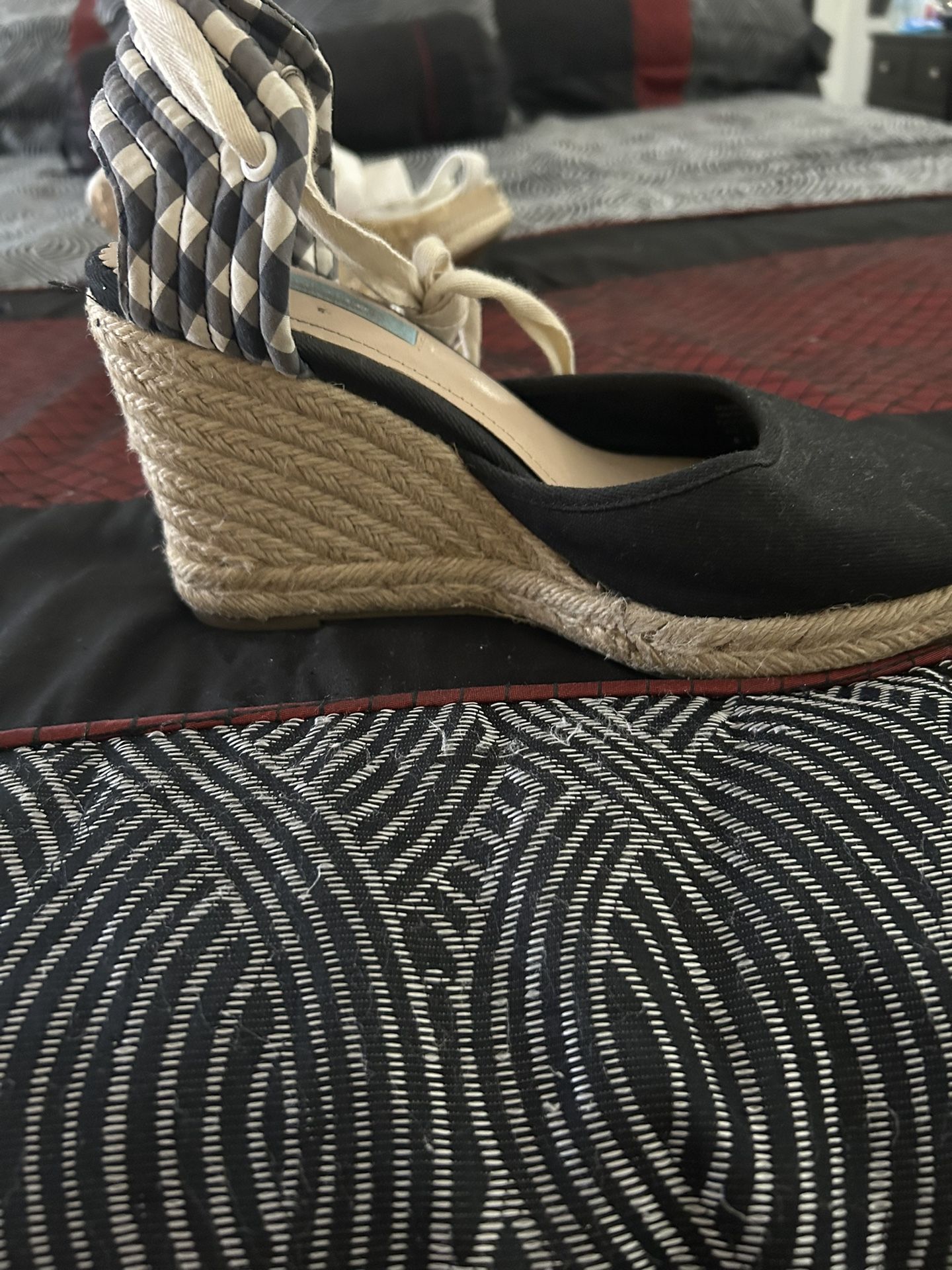Tie Up Wedges