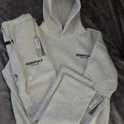 Essentials Set Light Oat Size SMALL