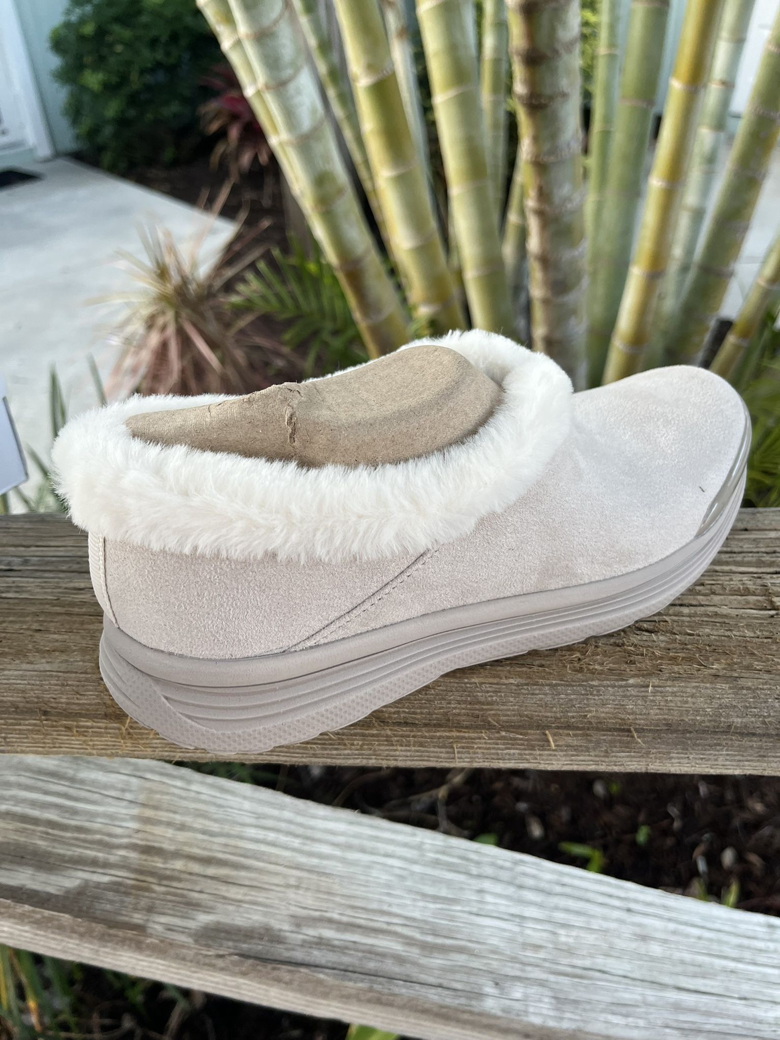 Beezees Boots Beige - Size 6.5