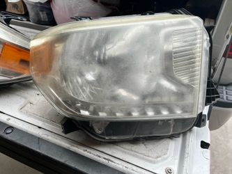 2014 Tundra SR5 Headlight Assemblies
