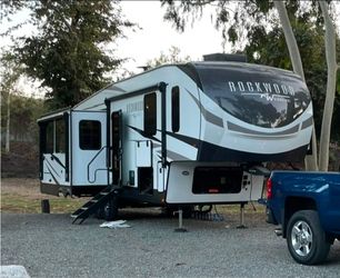 Luxury 5th Wheel trailer
