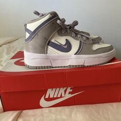 Nike shoes / size 8.5 Women