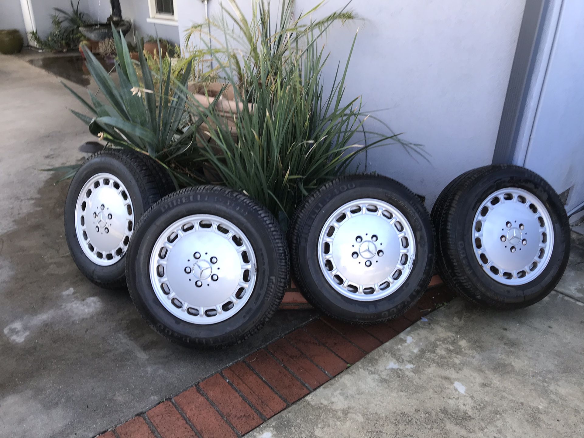 4 Factory Mercedes Benz Alloy Rims with tires
