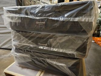 Branded queen size mattress boxspring 2pc special Sealy Serta Beautyrest models 