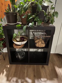 Small Shelf w/ or w/o plants