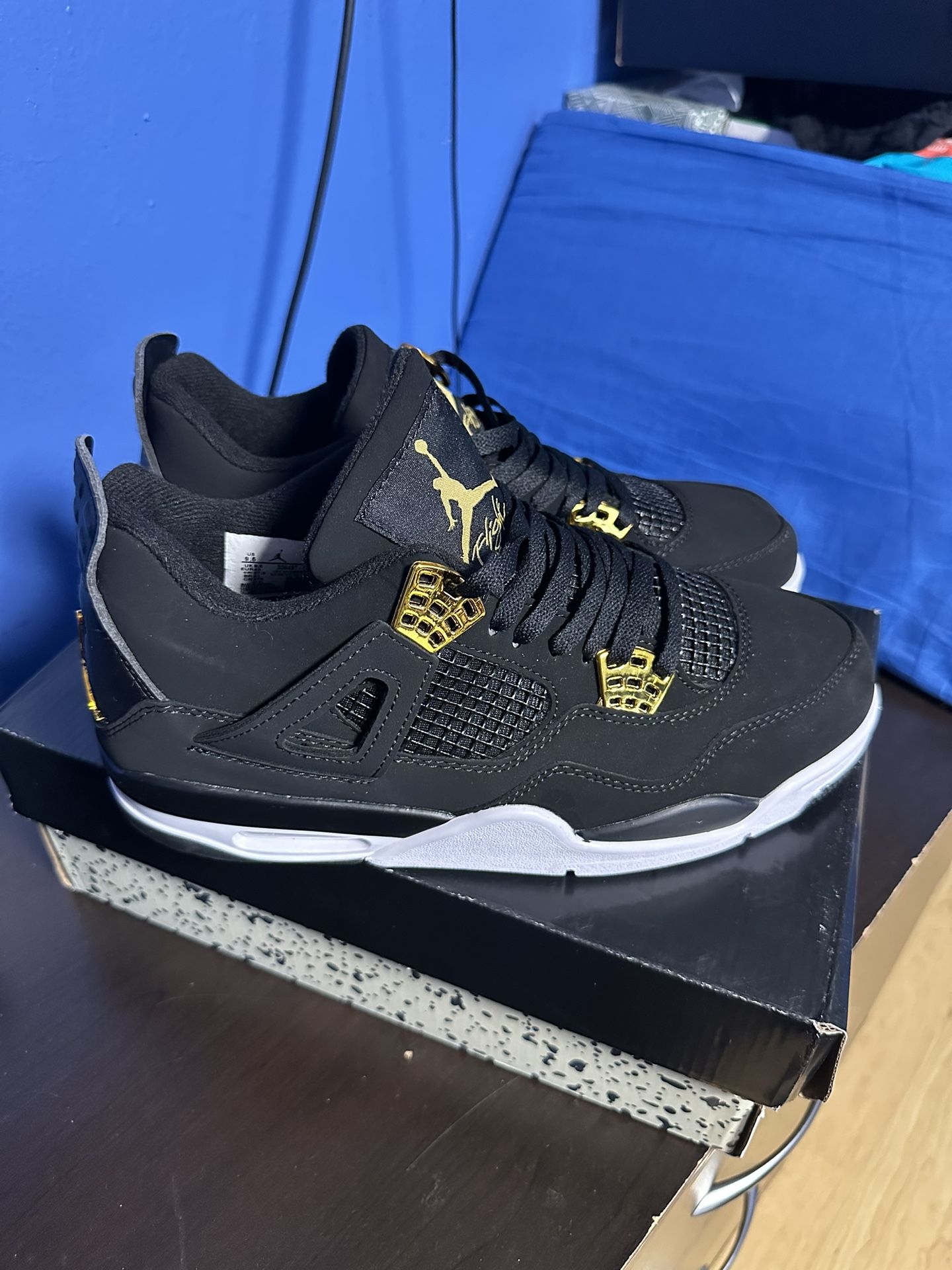 Retro 4 Royalty