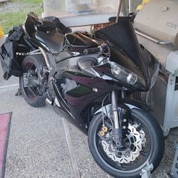 2005 Yamaha R1 1000cc.   5500