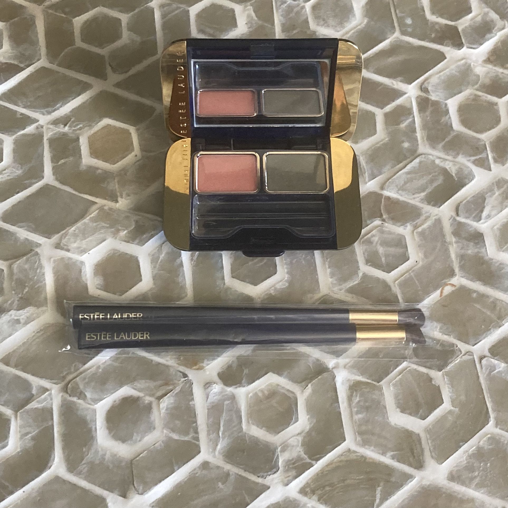 NEW! Estee Lauder Eyeshadow Signature Duo 38 Nectarine/Forest .11 Oz & 2 brushes