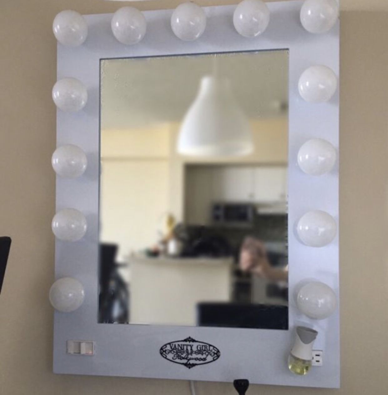 VANITY GIRL HOLLYWOOD BEAUTY MAKEUP MIRROR