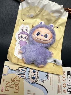 Labubu Pin For Love ?