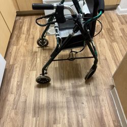 Rolling walker with wheels