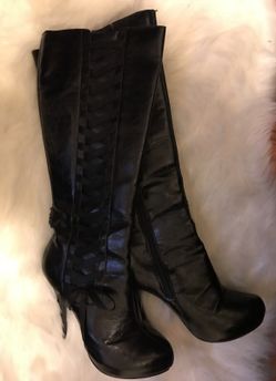 Black heel boots