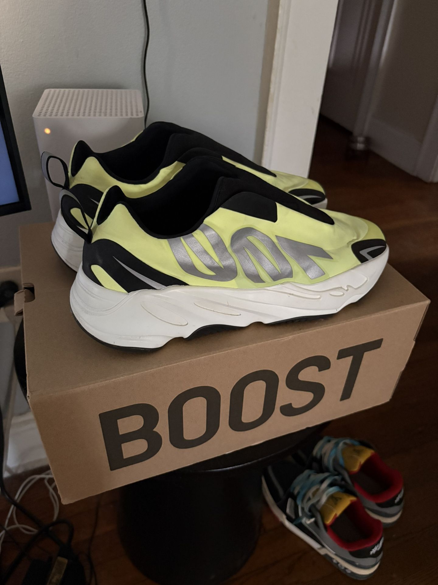 BOOST ADDIDAS 700 Lime Green