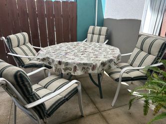Outdoor Patio Table and 4 Chairs Set