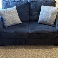 Loveseat, Like-New!