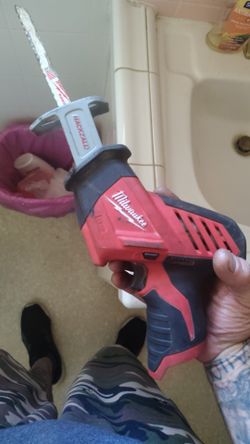 Milwaukee M12 sawzaw
