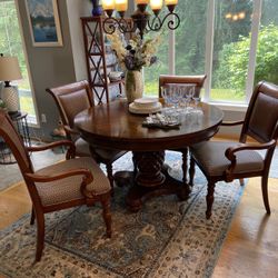 Round Dining Table And Chairs, Bonus Lamp