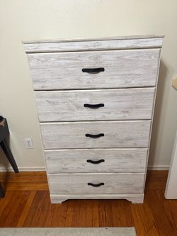 5-Drawer Tall Dresser / Chest – Whitewash – Excellent Condition