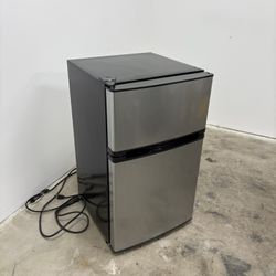 Insignia Mini Fridge 
